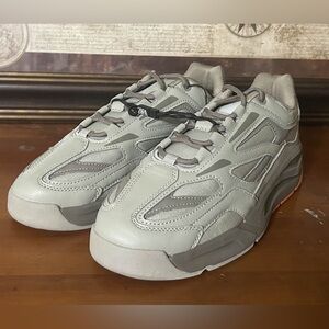 Zara • Z2 Running Sneakers in Grey